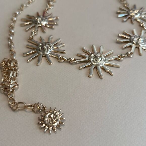 Gold Sunburst Chain Belt - Picture 5 of 8